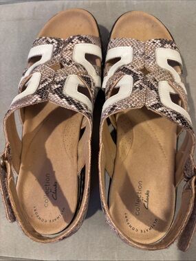 Clarks Collection Women Beige Snake Skin Print Sandals Singback Brown Size 8.5